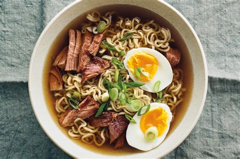 食べラーメンマ牛丼：日本の食文化における多様性と融合