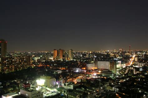 埼玉 ドライブ 夜：都市の光と影を巡る旅